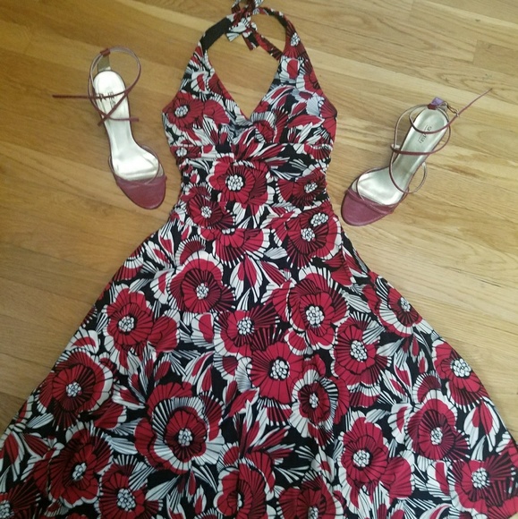 RED, BLACK, & WHITE FLORAL HALTER DRESS - Picture 7 of 8